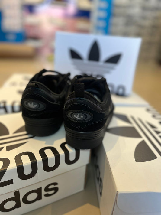 Adi 2000 Total Black