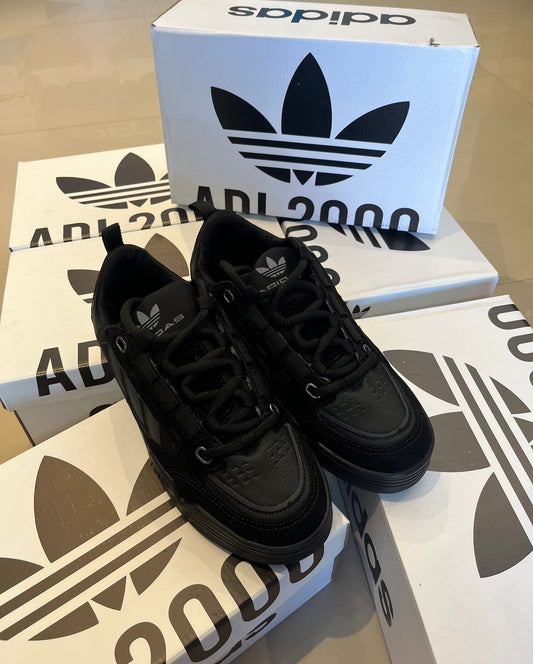 Adi 2000 Total Black