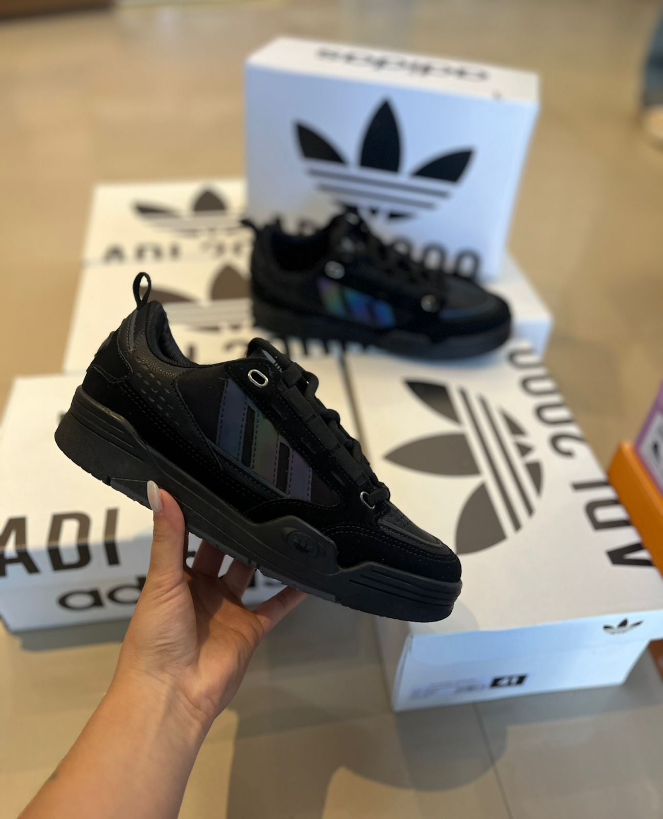 Adi 2000 Total Black